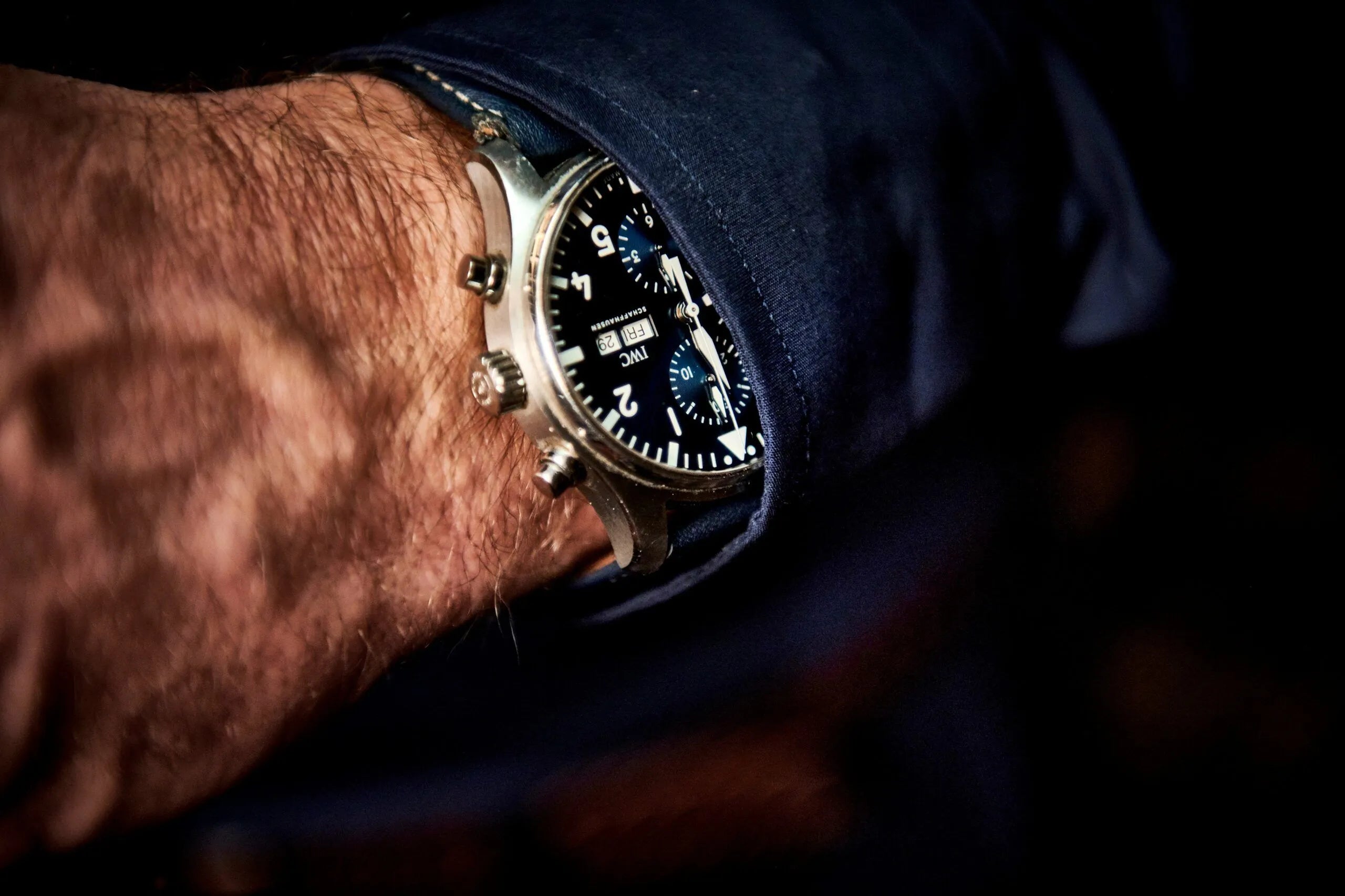 Den mørkeblå skjorte, Modern fit