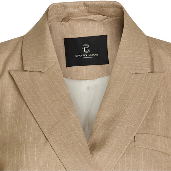 STATICE LINDA BLAZER, SAND PINSTRIPE