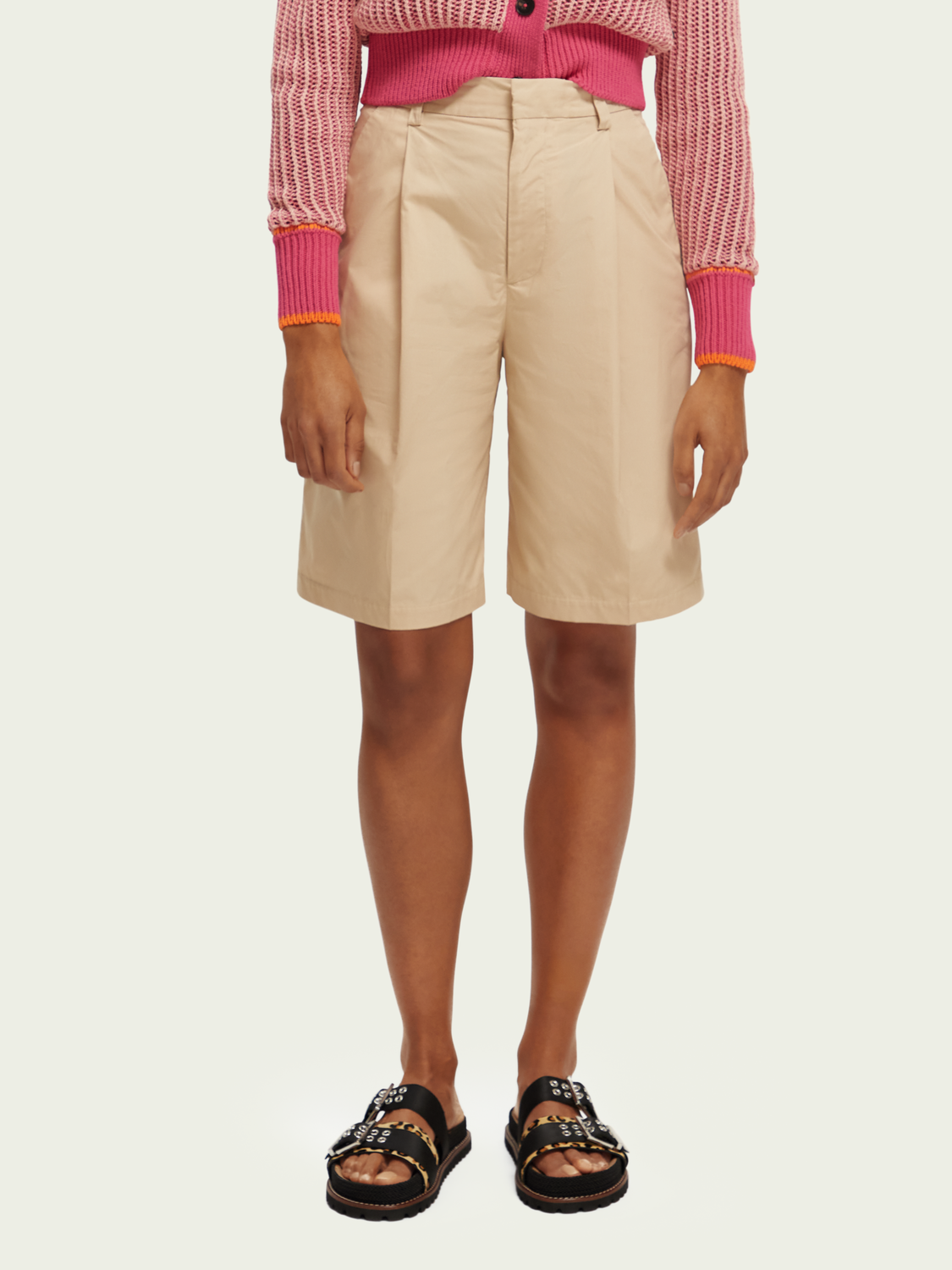 High rise bermuda shorts, soft sand
