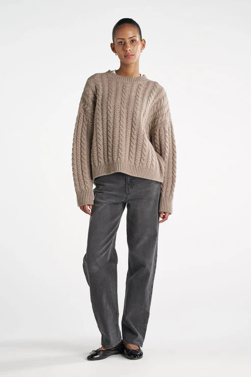 OLUFFA KNITTED SWEATER, WALNUT