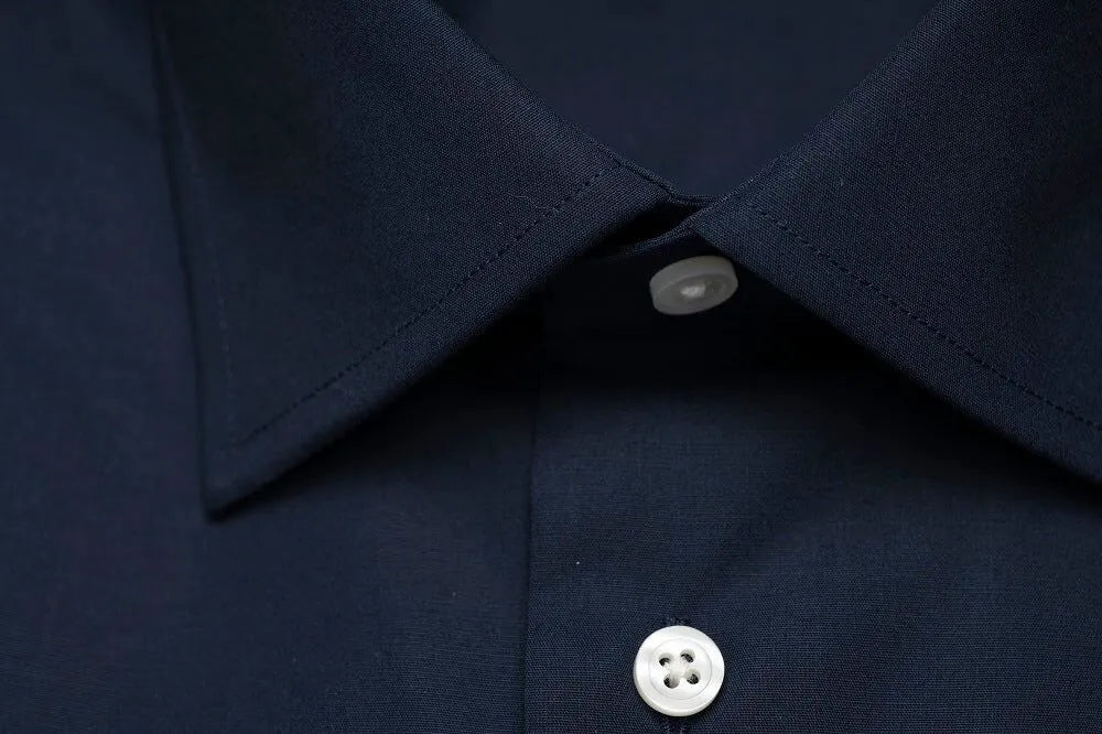 Den mørkeblå skjorte, Slim fit