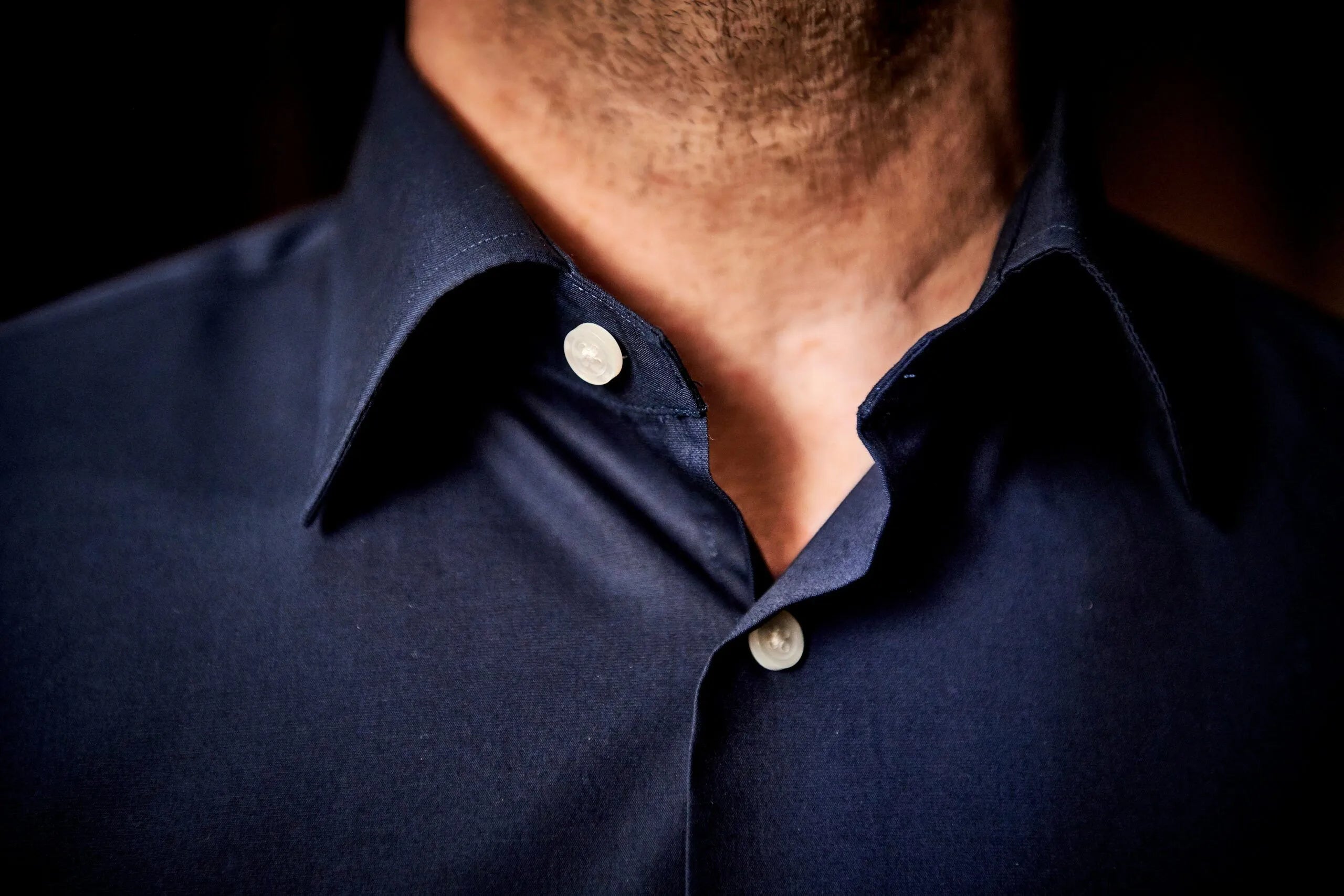 Den mørkeblå skjorte, Slim fit