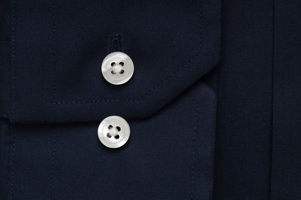 Den mørkeblå skjorte, Slim fit