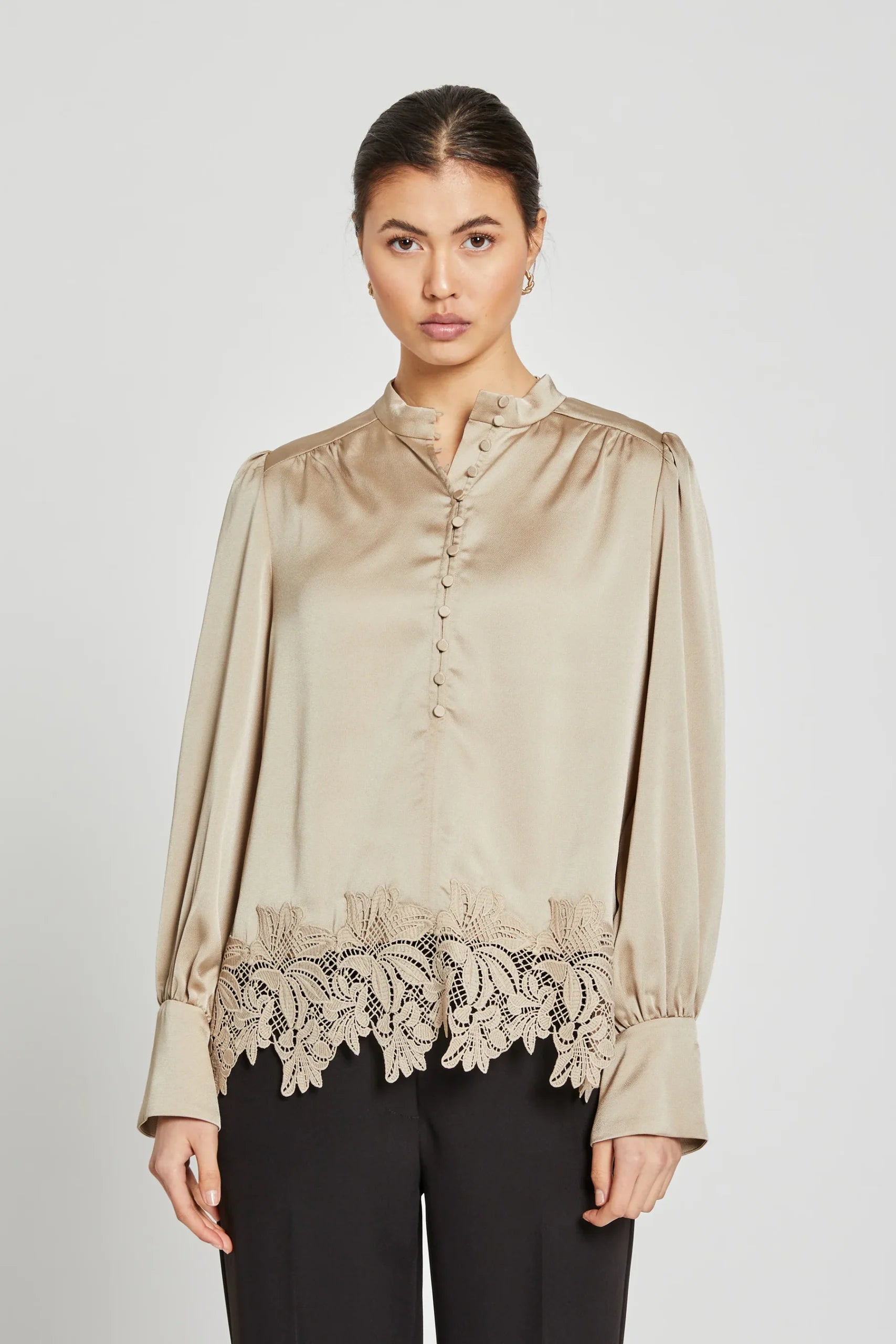 AcaciaBBKatara Blouse, Plaza Taupe