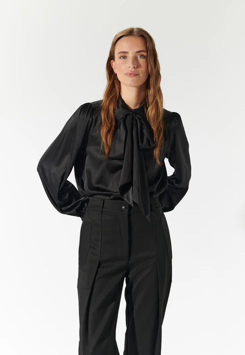 KIKKIDEA BLOUSE, BLACK