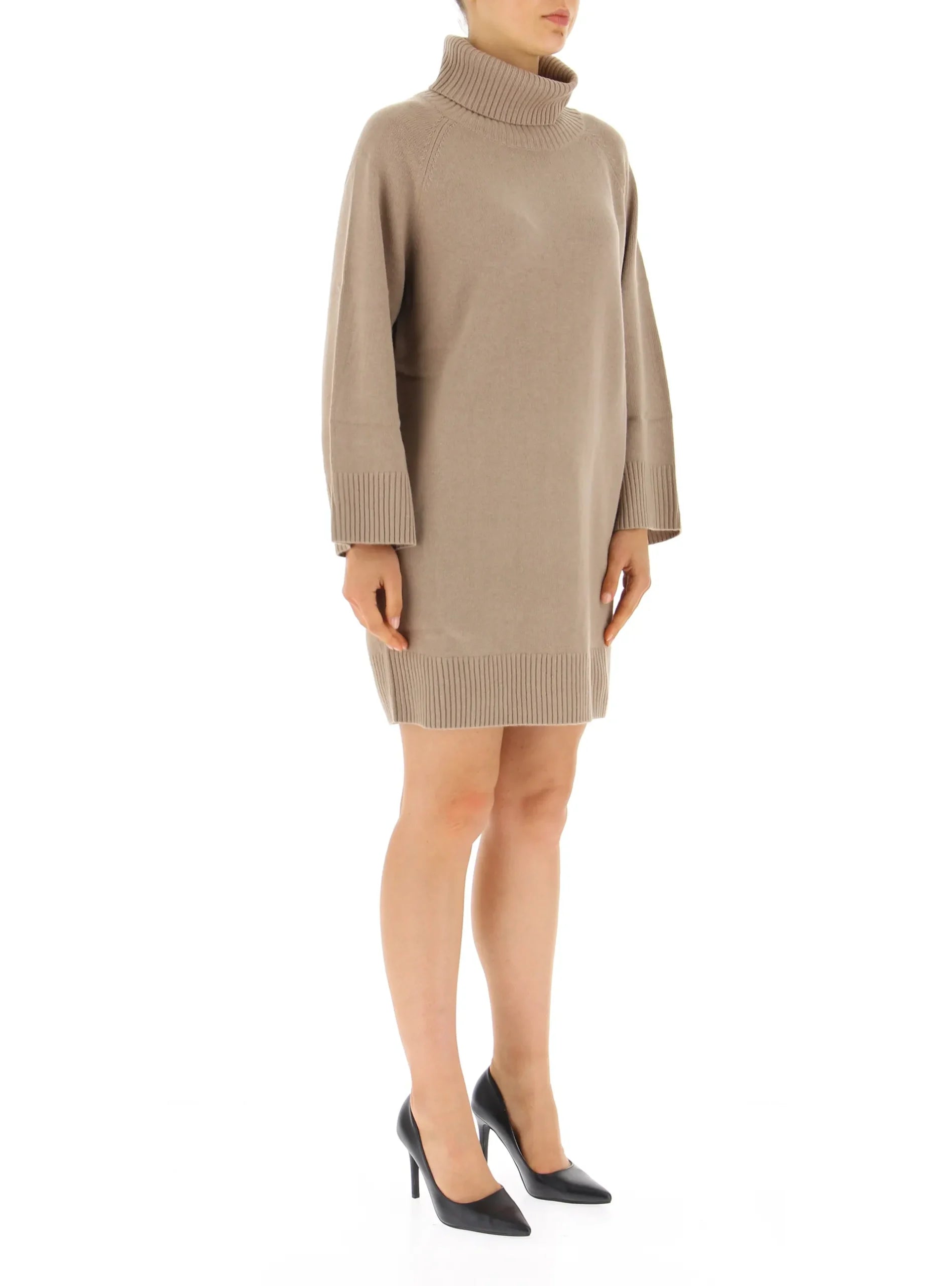 Woman Knitted Dress (stage)