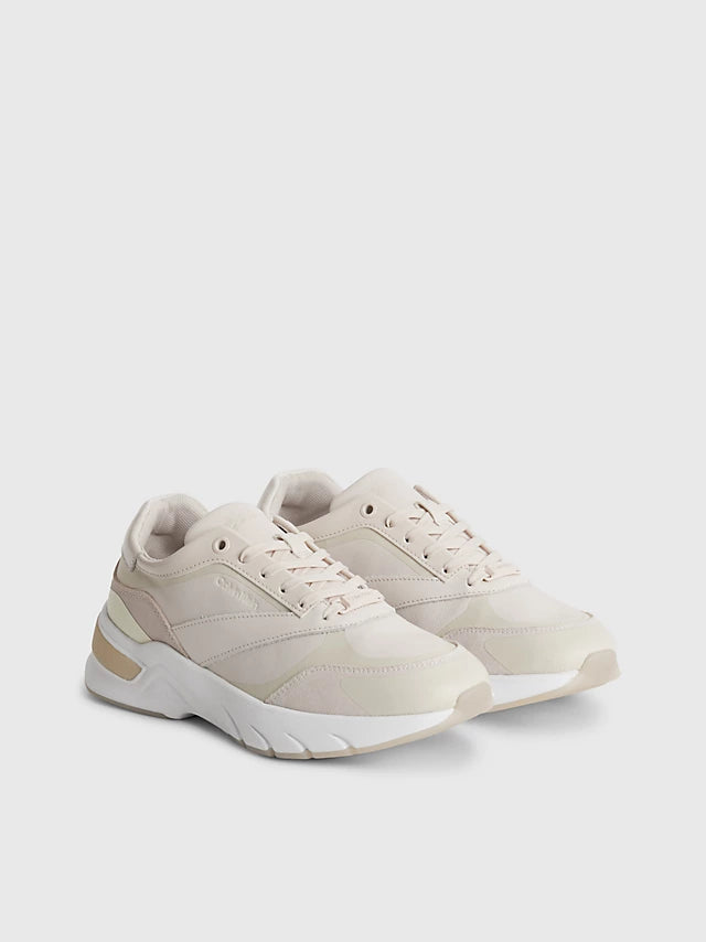 Elevated runner lace