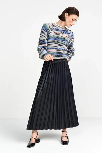 SHINY PLISSÉ SKIRT, BLACK