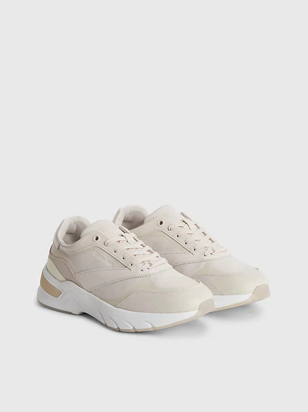 ELEVATED LACE RUNNER