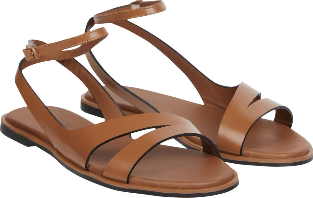 ALMOND SANDAL, COGNAC