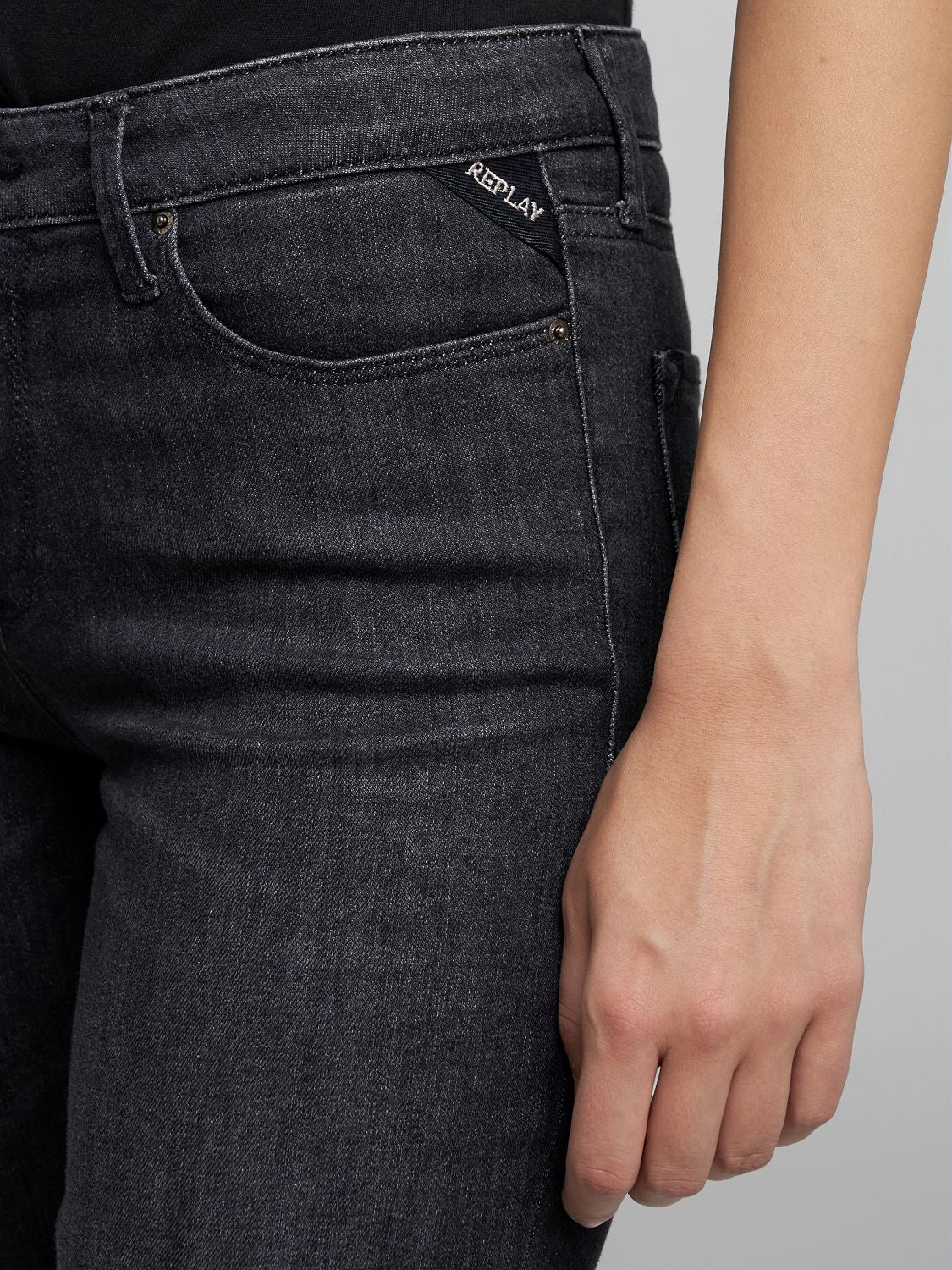 ZOLIE STRAIGHT FIT JEANS, BLACK