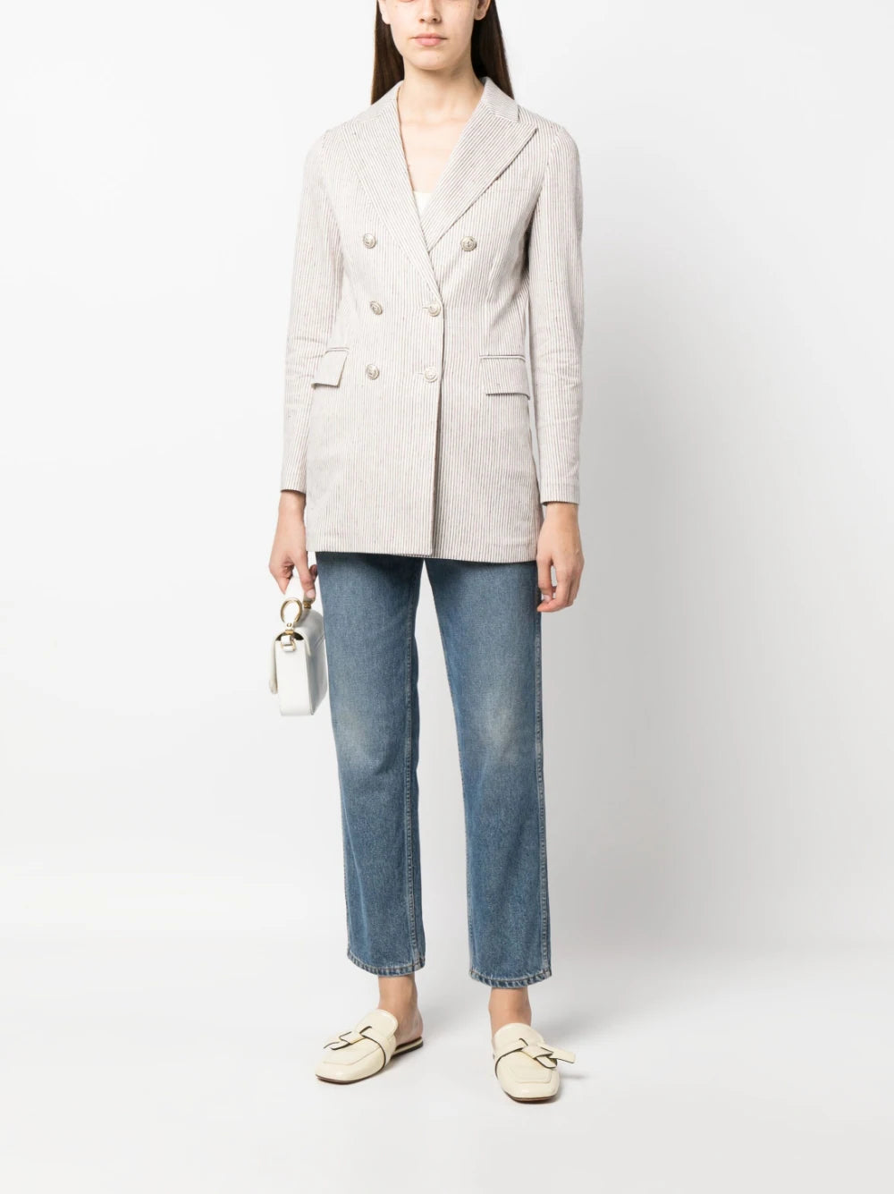 Woman D. breasted, brunette