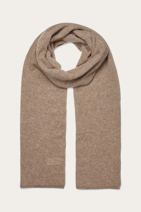 Josefina Scarf, Walnut