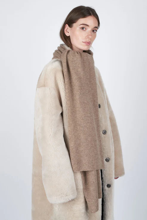 Josefina Scarf, Walnut