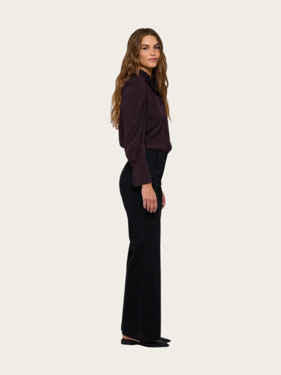 ROBERTA RUFFLE SHIRT, BERRY WINE