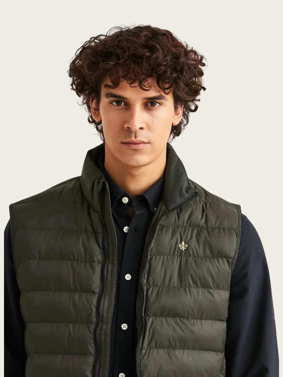 NORFOLK LINER VEST, OLIVE