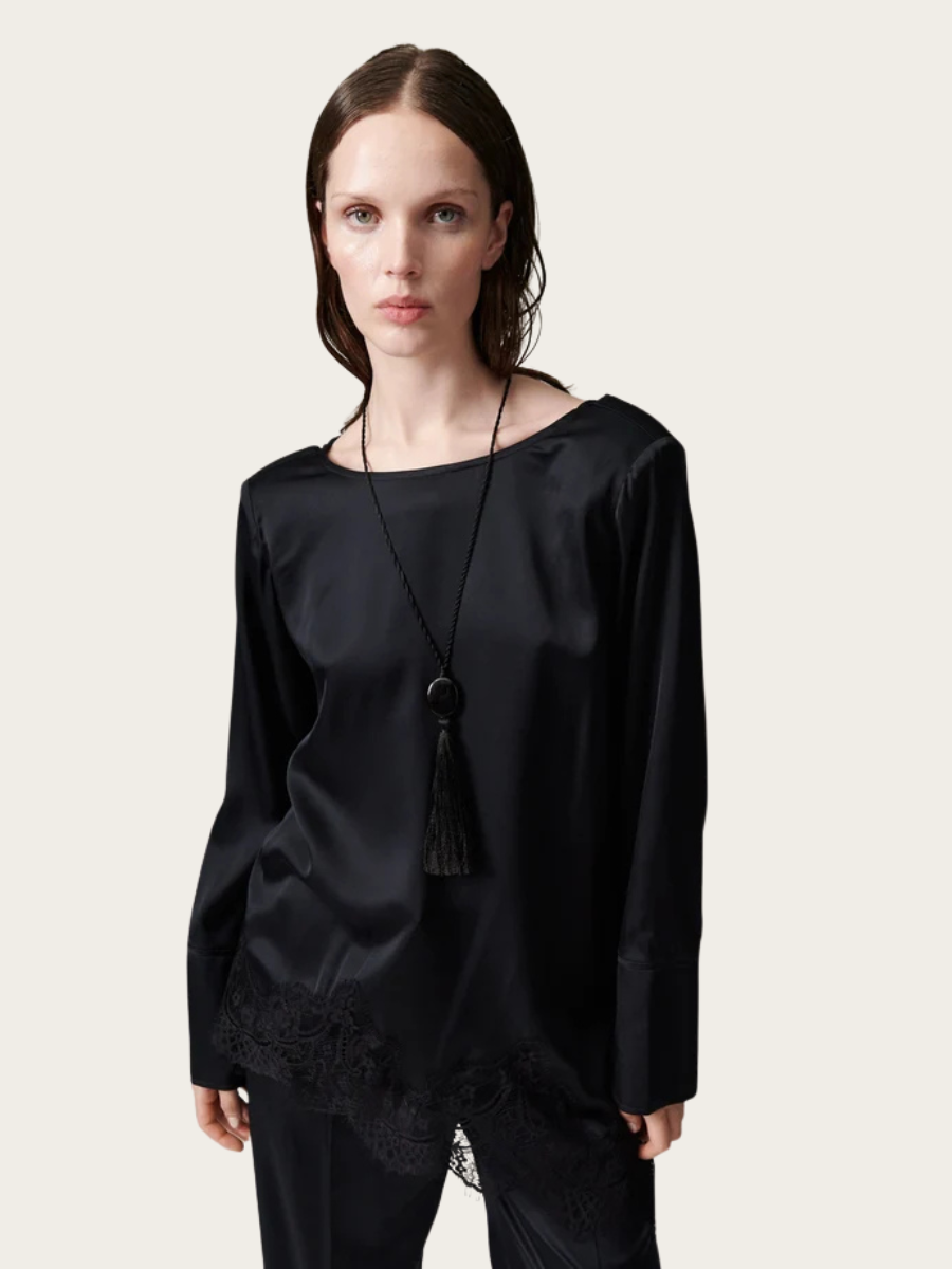 LILA FLUID VISCOSE BLOUSE, BLACK