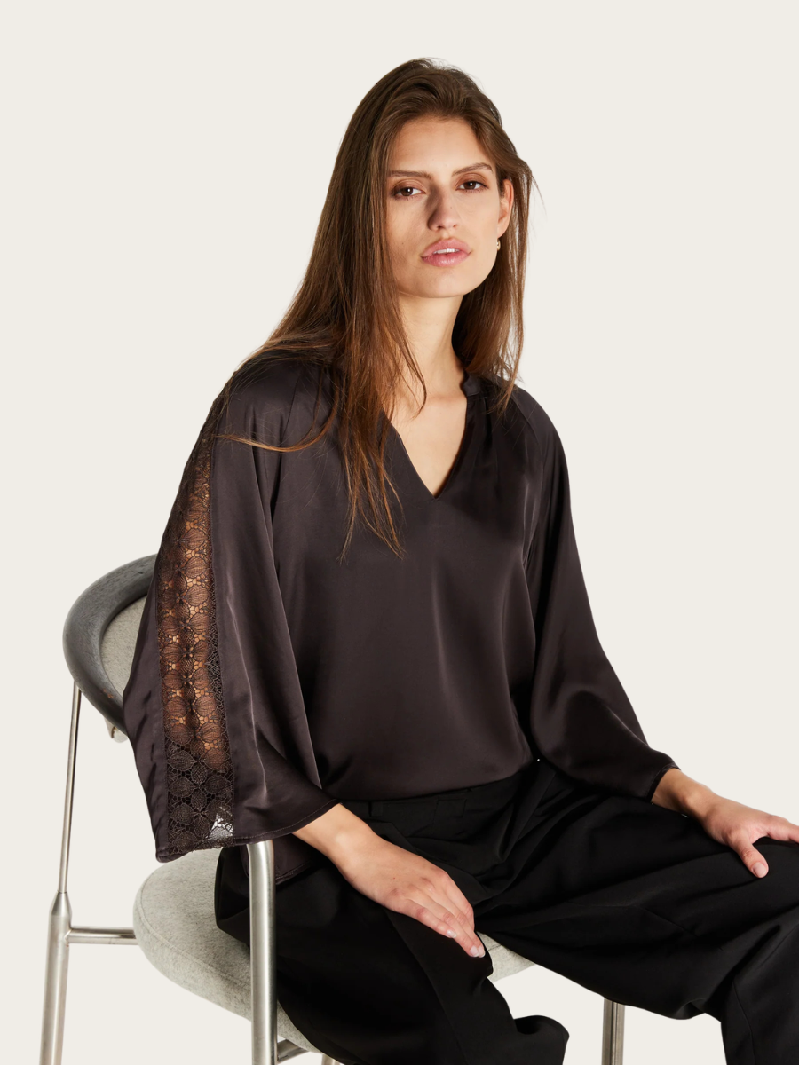 WECKIA WICKI BLOUSE, DARK BROWN