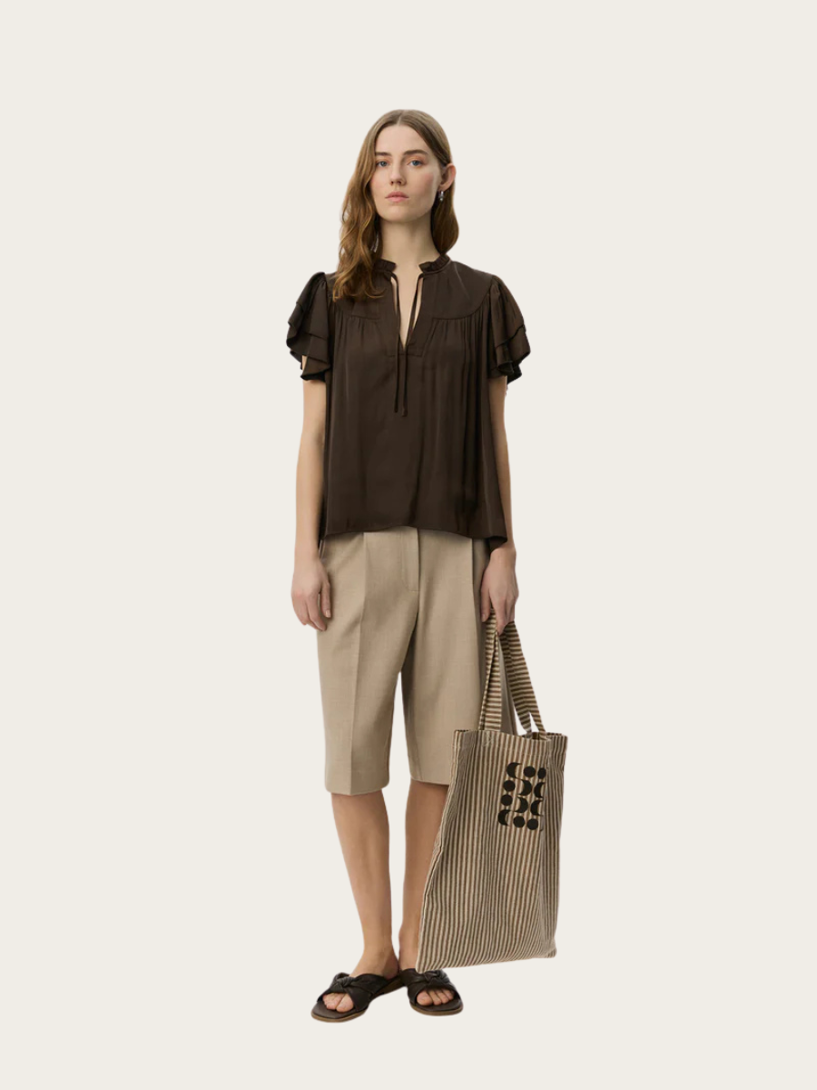 LALILA FRILL TOP, INTENSE BROWN