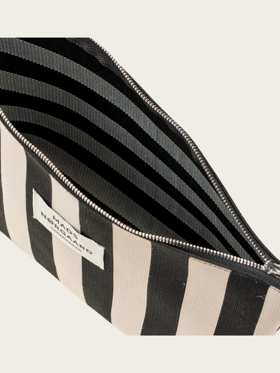 KNIT STRIPE HILDEN TOILETRY BAG, BLACK/WHITE