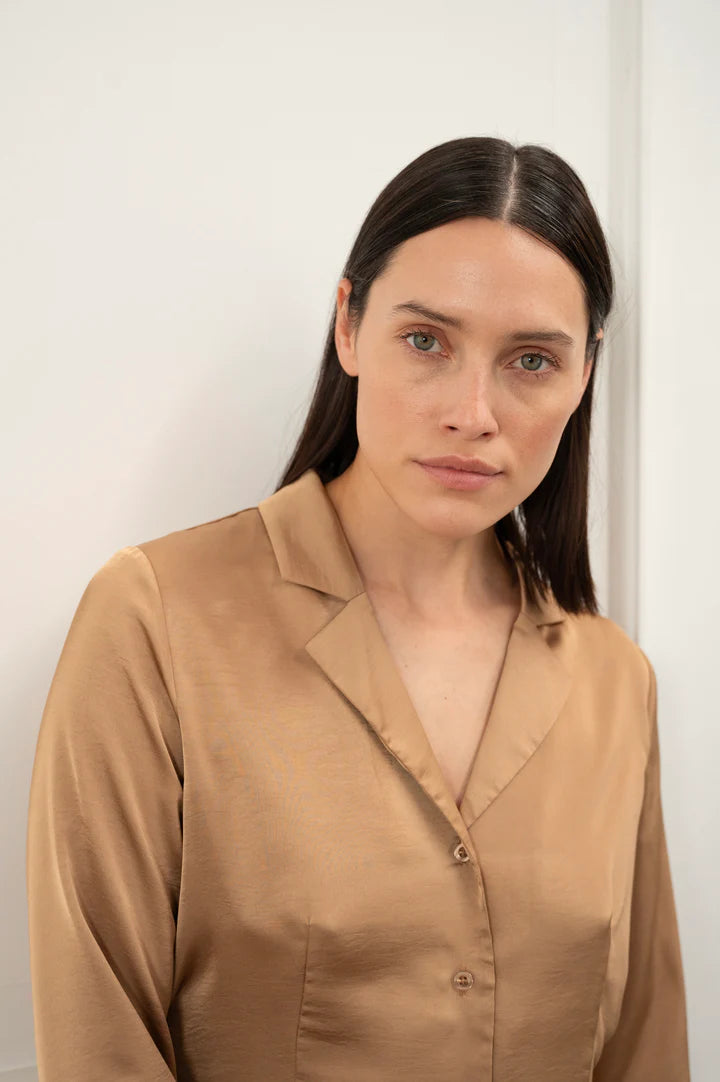 PD-Iris Satin Shirt, Camel