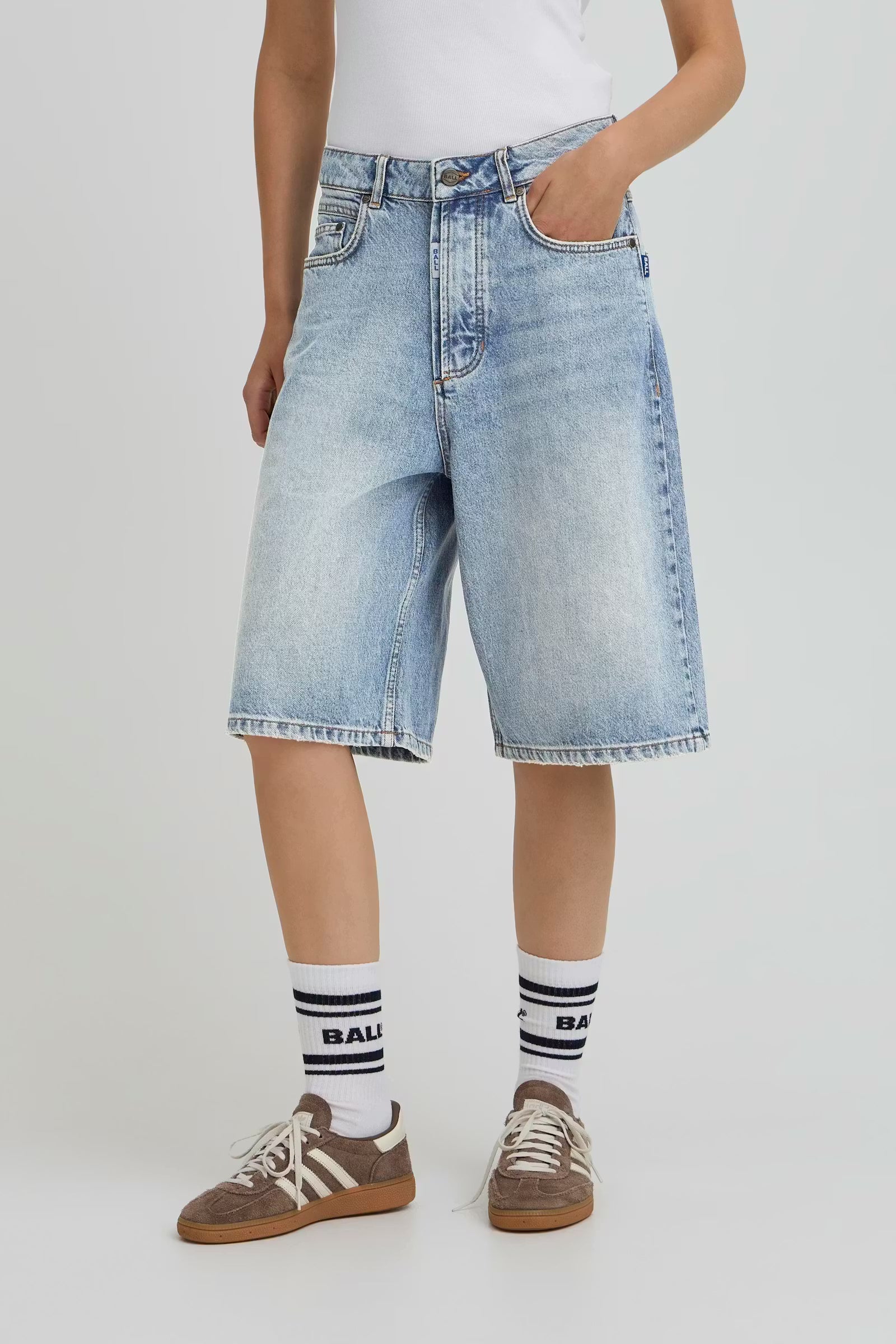 BASAGA MW DENIM SHORTS, MEDIUM BLUE INDIGO