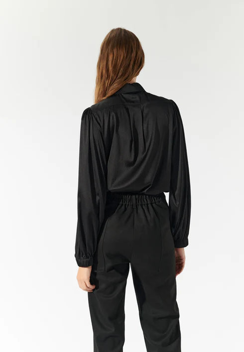 KIKKIDEA BLOUSE, BLACK