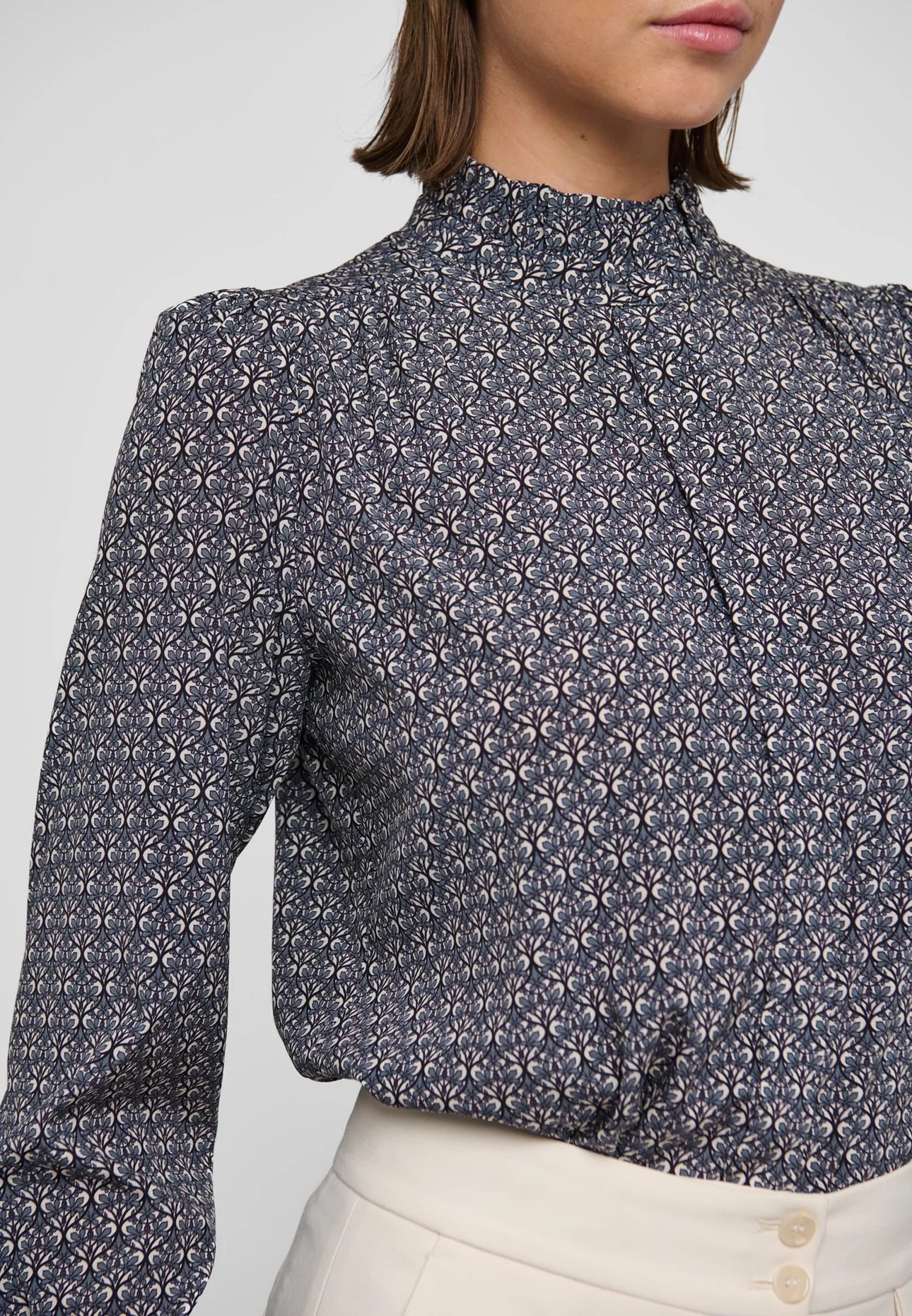 ROBERTA RUFFLE SHIRT, WILLOW