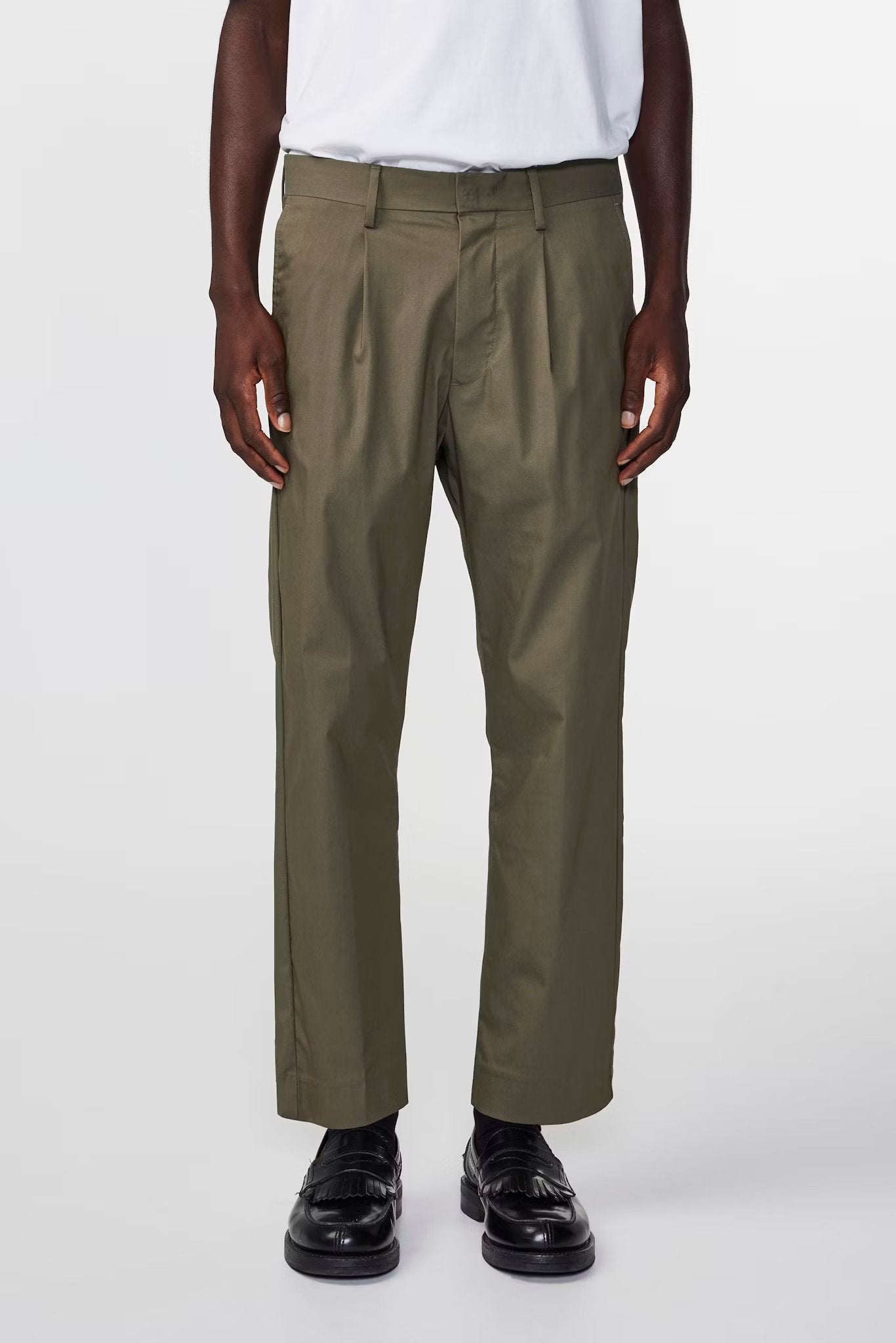 Bill 1680 Trousers, Capers