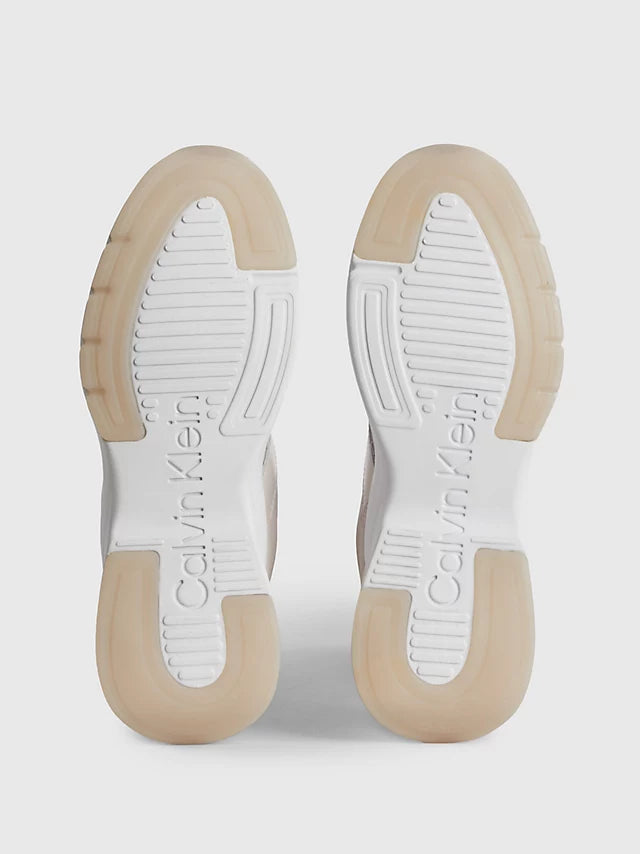 Elevated runner lace