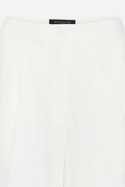 OXALIS WINNIS SHORTS, SNOW WHITE