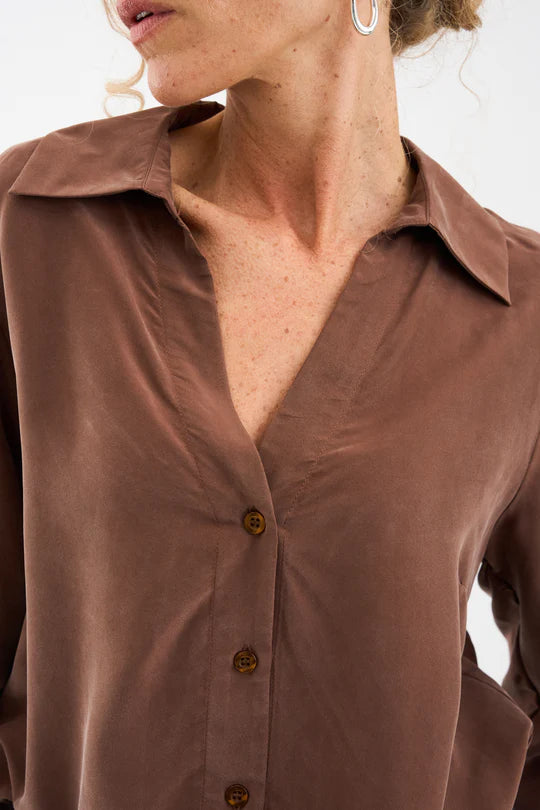 PERCY SILK SHIRT, WARM BROWN