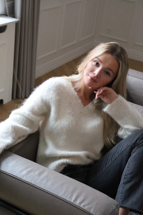 Esmeralda Sweater (off white)