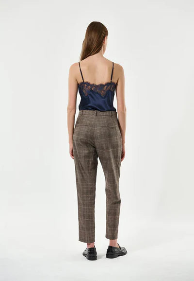 VERINADEA STRAP TOP W/LACE, IMPERIAL