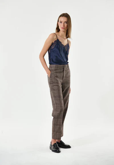 VERINADEA STRAP TOP W/LACE, IMPERIAL