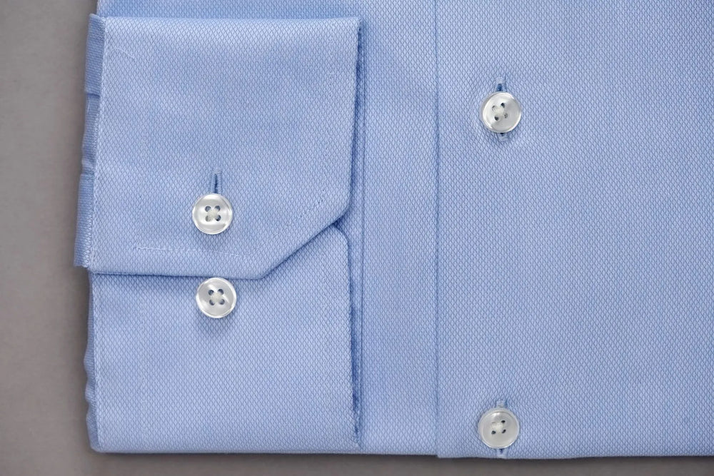 DEN LYSEBLÅ SKJORTE M/STRUKTUR, LYSEBLÅ