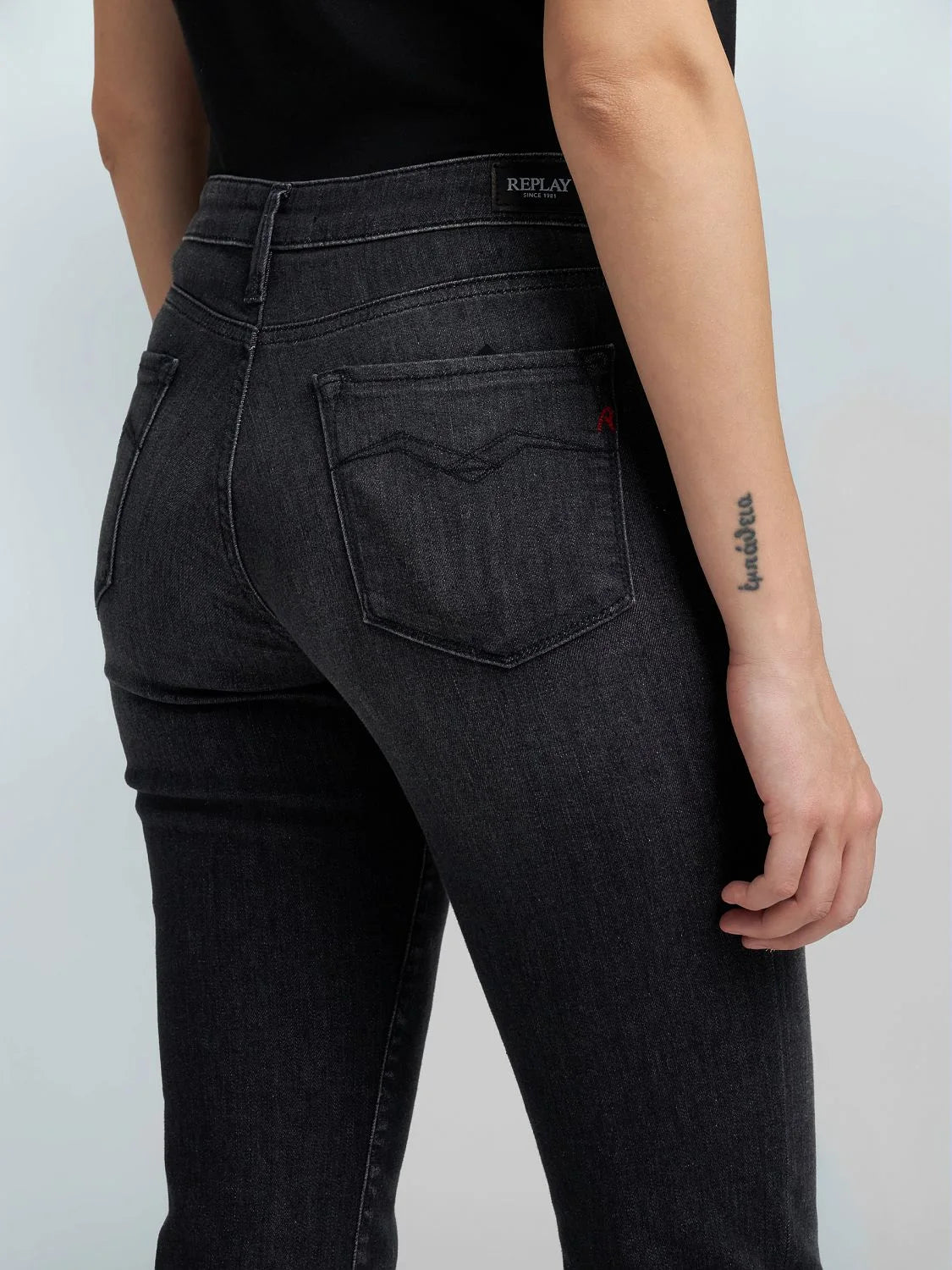 ZOLIE STRAIGHT FIT JEANS, BLACK