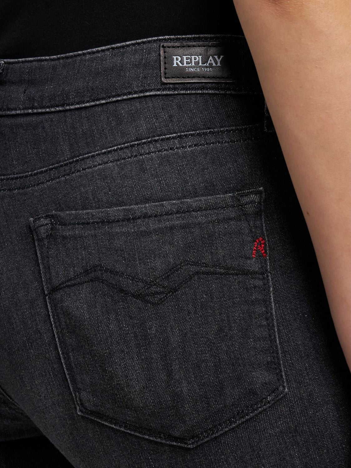 ZOLIE STRAIGHT FIT JEANS, BLACK