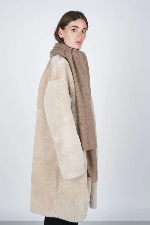 Josefina Scarf, Walnut