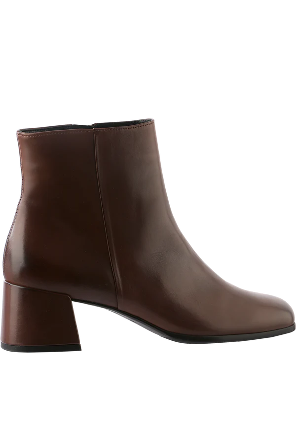 LOU BOOTS, MARONE