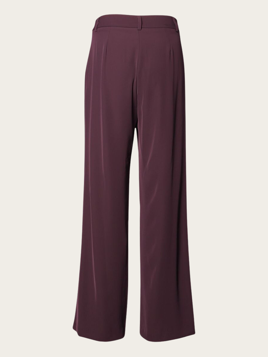 SLANKEBUKS, VINO
