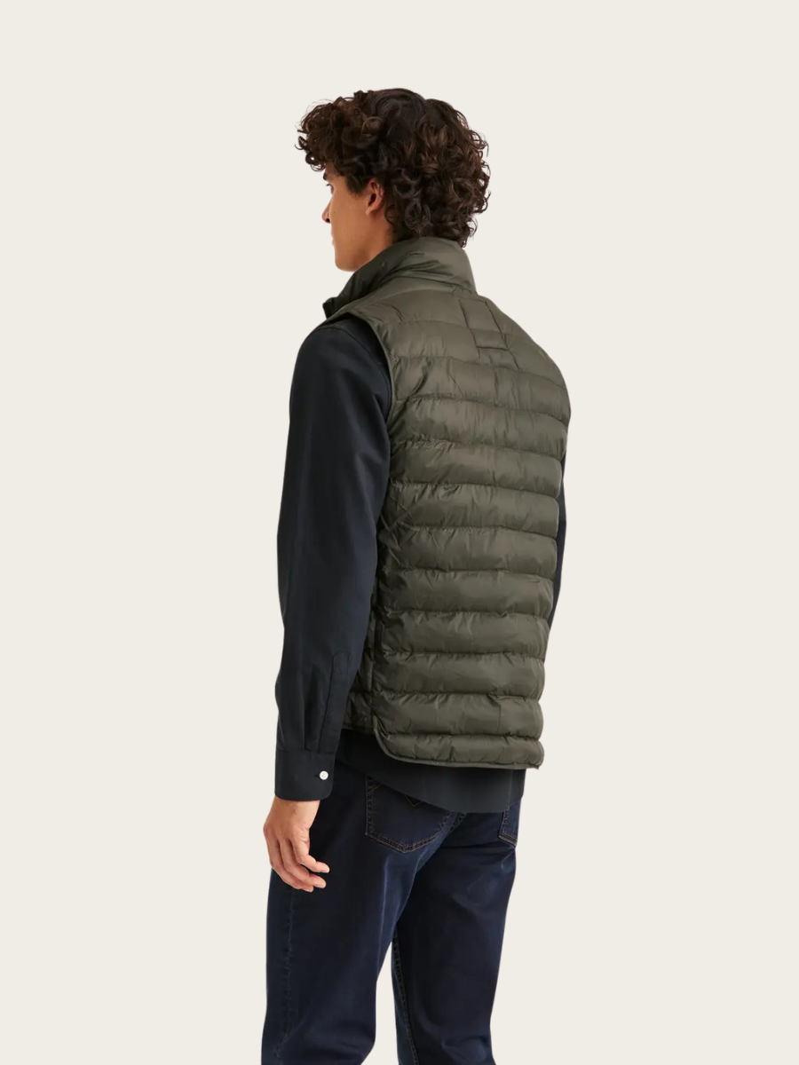 NORFOLK LINER VEST, OLIVE