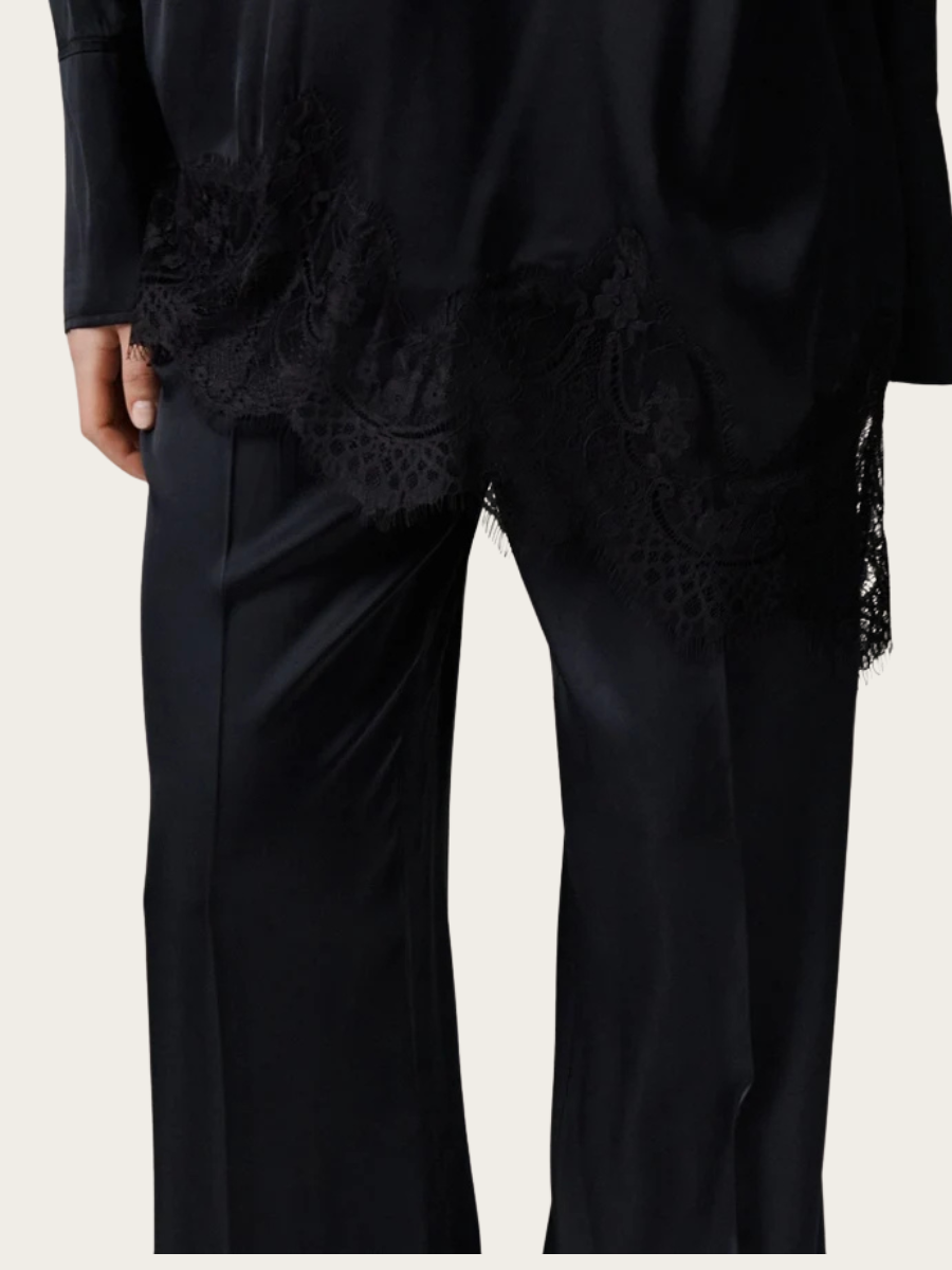 LILA FLUID VISCOSE BLOUSE, BLACK