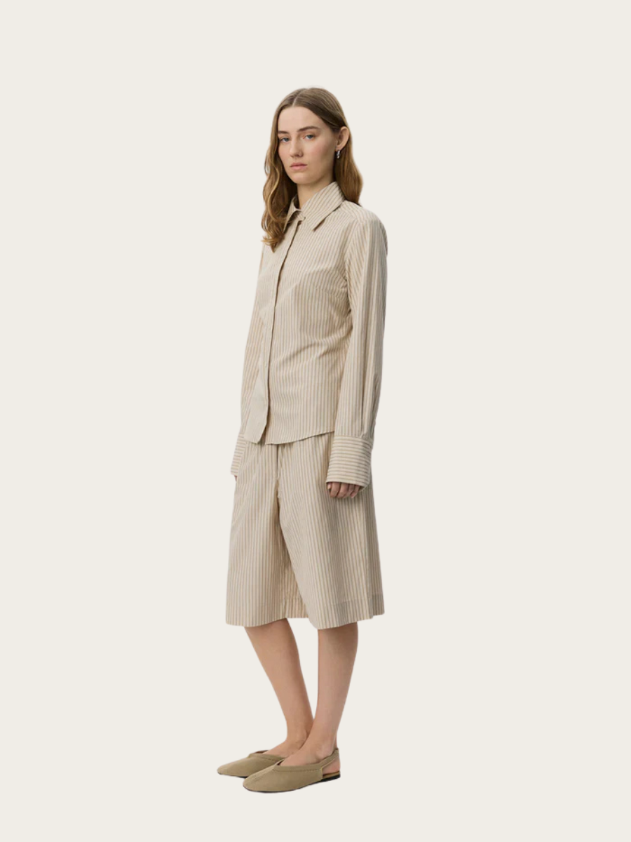 WILDA SLIM FIT SHIRT, LIGHT BROWN STRIPED
